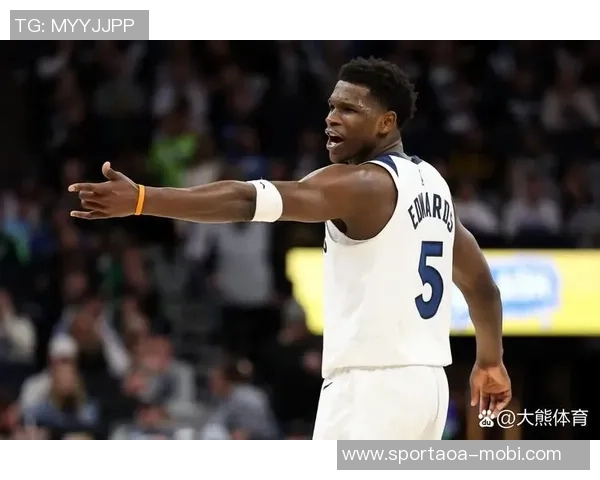 爱德华兹称赞戈贝尔接球能力提升现已能接几乎所有传球